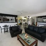 Ξενοδοχείο Niras 2*