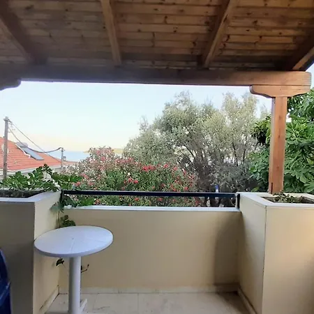 Ξενοδοχείο Niras 2*